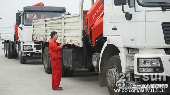 起重機(jī)運輸途中