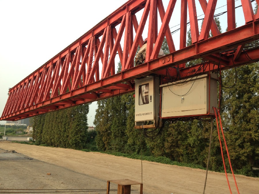 起重機械設備監(jiān)控系統(tǒng)現(xiàn)場安裝照片三