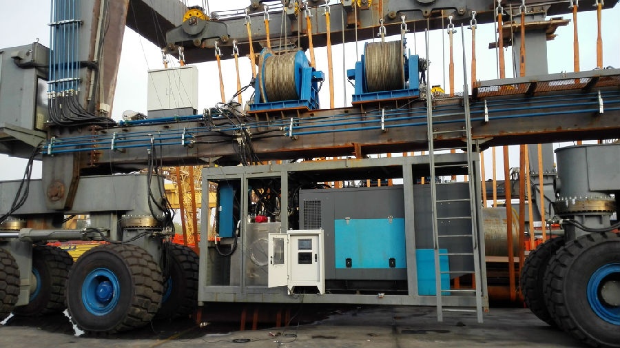 游艇吊安裝門(mén)式起重機(jī)安全監(jiān)控系統(tǒng)現(xiàn)場(chǎng)圖一